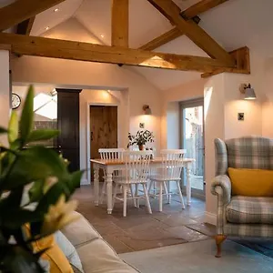 the-stables-converted-barn-outside.yorkshirehotels.net/